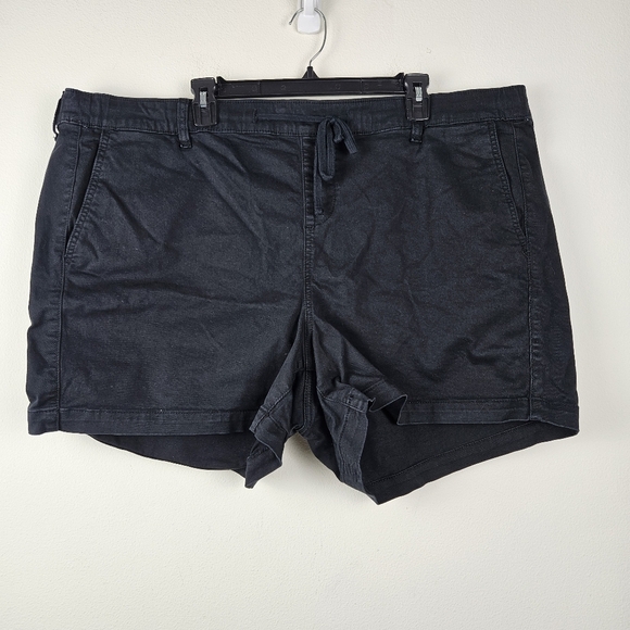 Torrid 3.5"" Pull-On Weekend Mid-Rise Utility Short Size 3/3X Black - Picture 3 of 8